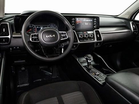 Used 2023 Kia Sorento LX image 6