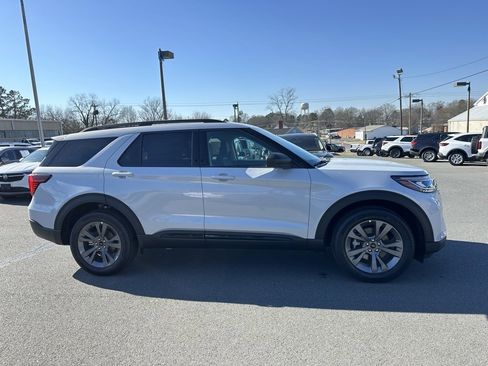 New 2026 Ford Explorer Active w/ Active Comfort Package image 9