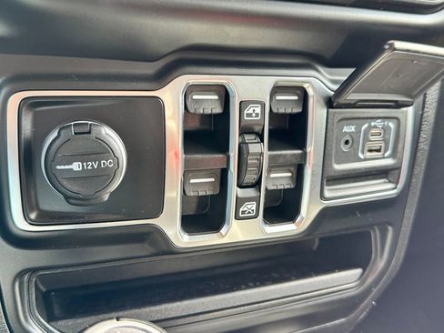 Used 2023 Jeep Wrangler Unlimited Sahara AWD/4WD image 19