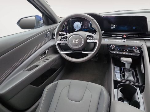 Used 2025 Hyundai Elantra SEL FWD image 11