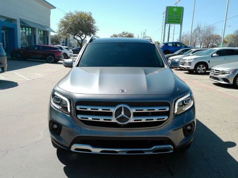 Used 2020 Mercedes-Benz GLB 250 w/ Premium Package image 4