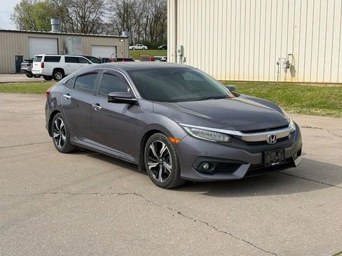 Used 2017 Honda Civic Touring image 1