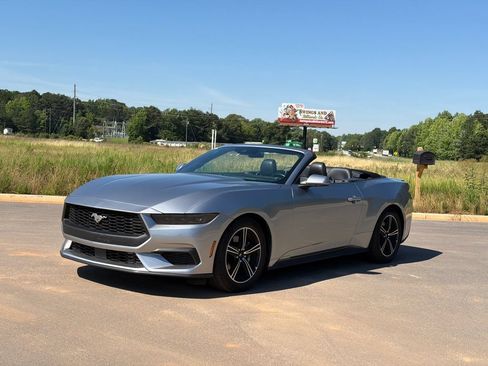 Used 2025 Ford Mustang Premium RWD image 31