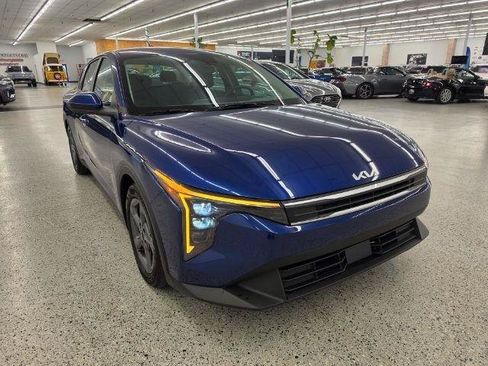 Used 2025 Kia K4 FWD image 3