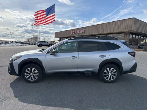 Certified 2025 Subaru Outback Premium image 2