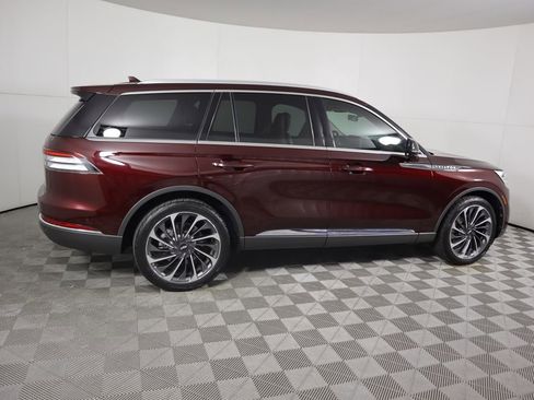 Used 2020 Lincoln Aviator Reserve w/ Equipment Group 202A image 4