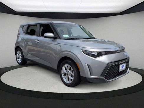Used 2024 Kia Soul LX w/ Option Group 015 FWD image 2