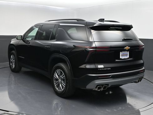 Used 2025 Chevrolet Traverse LT FWD image 5