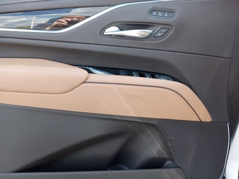 Used 2023 Cadillac Escalade ESV Premium Luxury AWD/4WD image 9