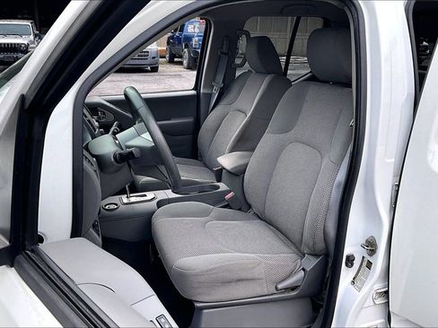 Used 2020 Nissan Frontier SV image 23