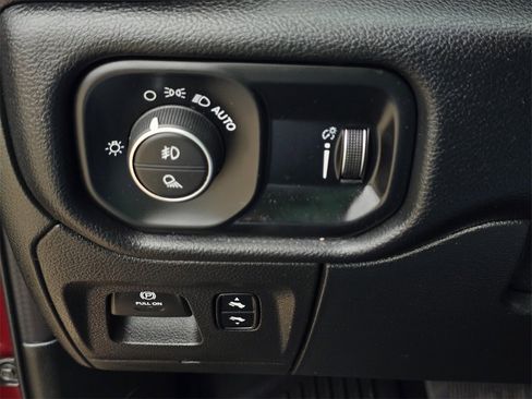 Used 2020 RAM 1500 Lone Star image 18