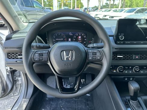 Used 2025 Honda Accord SE image 18