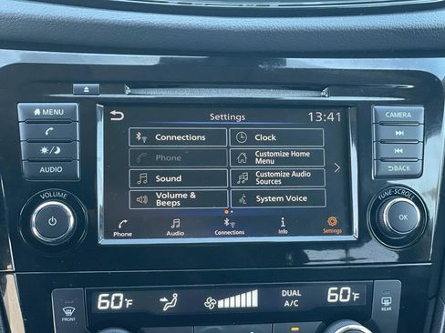 Used 2020 Nissan Rogue SV image 8