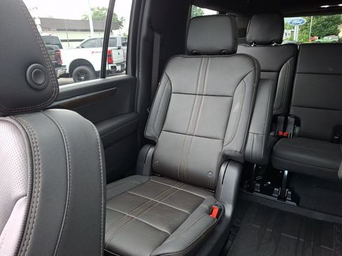 Used 2026 Chevrolet Suburban High Country w/ Sun And Tow Package AWD/4WD image 17