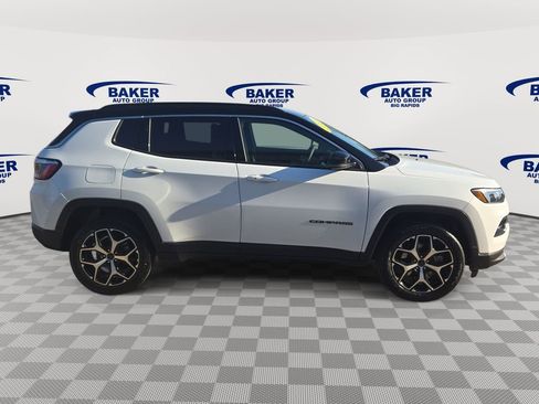 Used 2025 Jeep Compass Limited AWD/4WD image 9