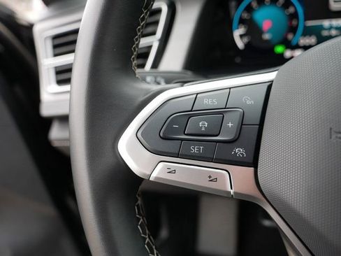 Certified 2025 Volkswagen Atlas Cross Sport SE FWD image 25