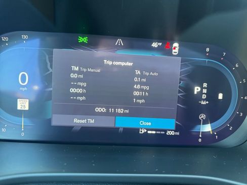 Certified 2025 Volvo XC40 B5 Core image 25