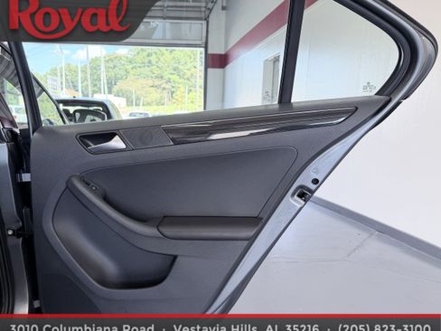 Used 2017 Volkswagen Jetta SEL FWD image 15
