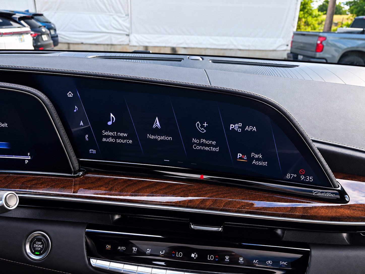 Certified 2022 Cadillac Escalade ESV Premium Luxury Platinum AWD/4WD image 18