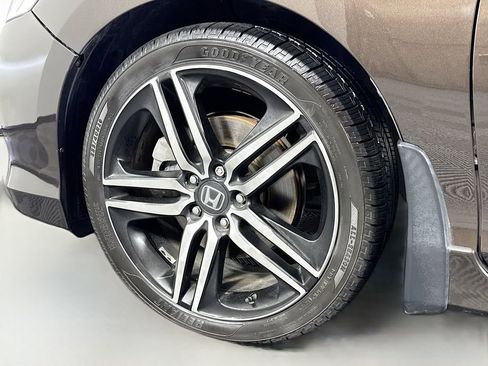Used 2017 Honda Accord Touring image 37