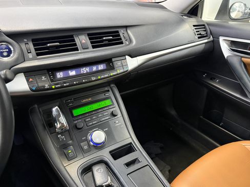 Used 2013 Lexus CT 200h FWD image 16