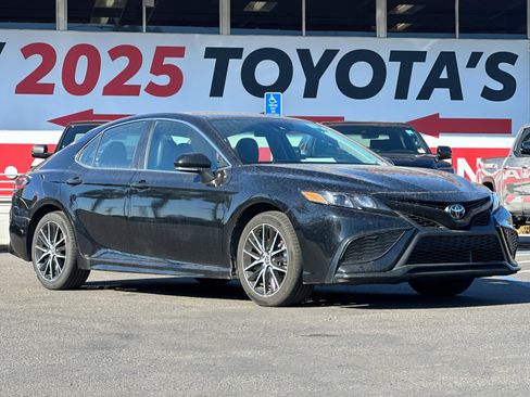 Used 2024 Toyota Camry SE image 8