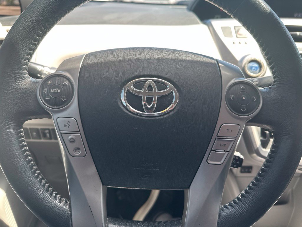 Used 2017 Toyota Prius V Five FWD image 16