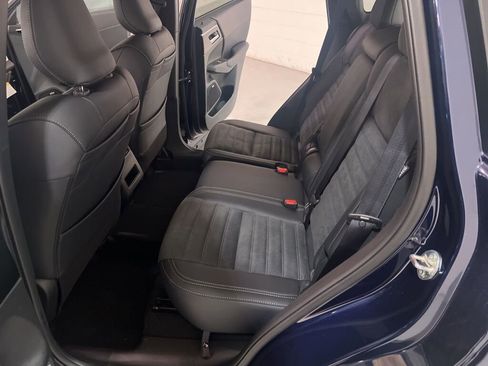 New 2025 Mitsubishi Outlander SE image 12