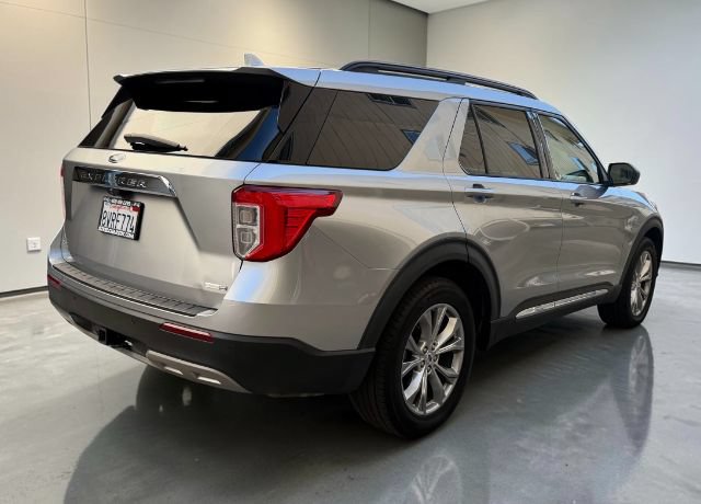 Used 2020 Ford Explorer XLT w/ Equipment Group 202A AWD/4WD image 7