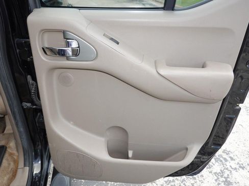 Used 2014 Nissan Frontier 2WD Crew Cab Long Bed image 27