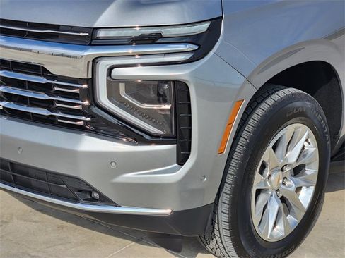 New 2026 Chevrolet Suburban Premier image 7