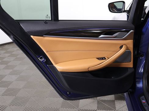 Used 2022 BMW M550i xDrive w/ Premium Package image 31