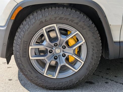 Used 2022 Rivian R1T Adventure image 10