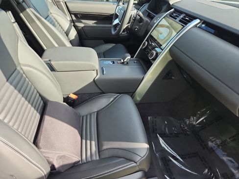Certified 2025 Land Rover Discovery S image 3