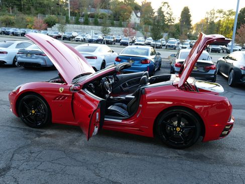 Used 2014 Ferrari California image 59