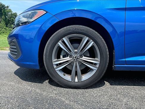 Used 2022 Volkswagen Jetta SE FWD image 2