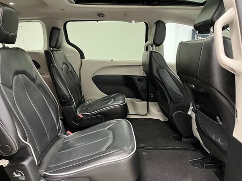 Used 2023 Chrysler Pacifica Limited FWD image 51
