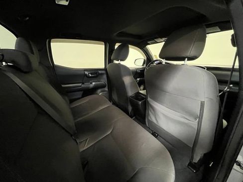Used 2017 Toyota Tacoma TRD Off-Road AWD/4WD image 12