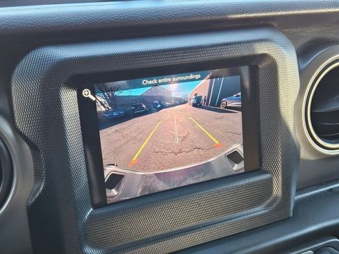 Used 2022 Jeep Gladiator Sport image 17