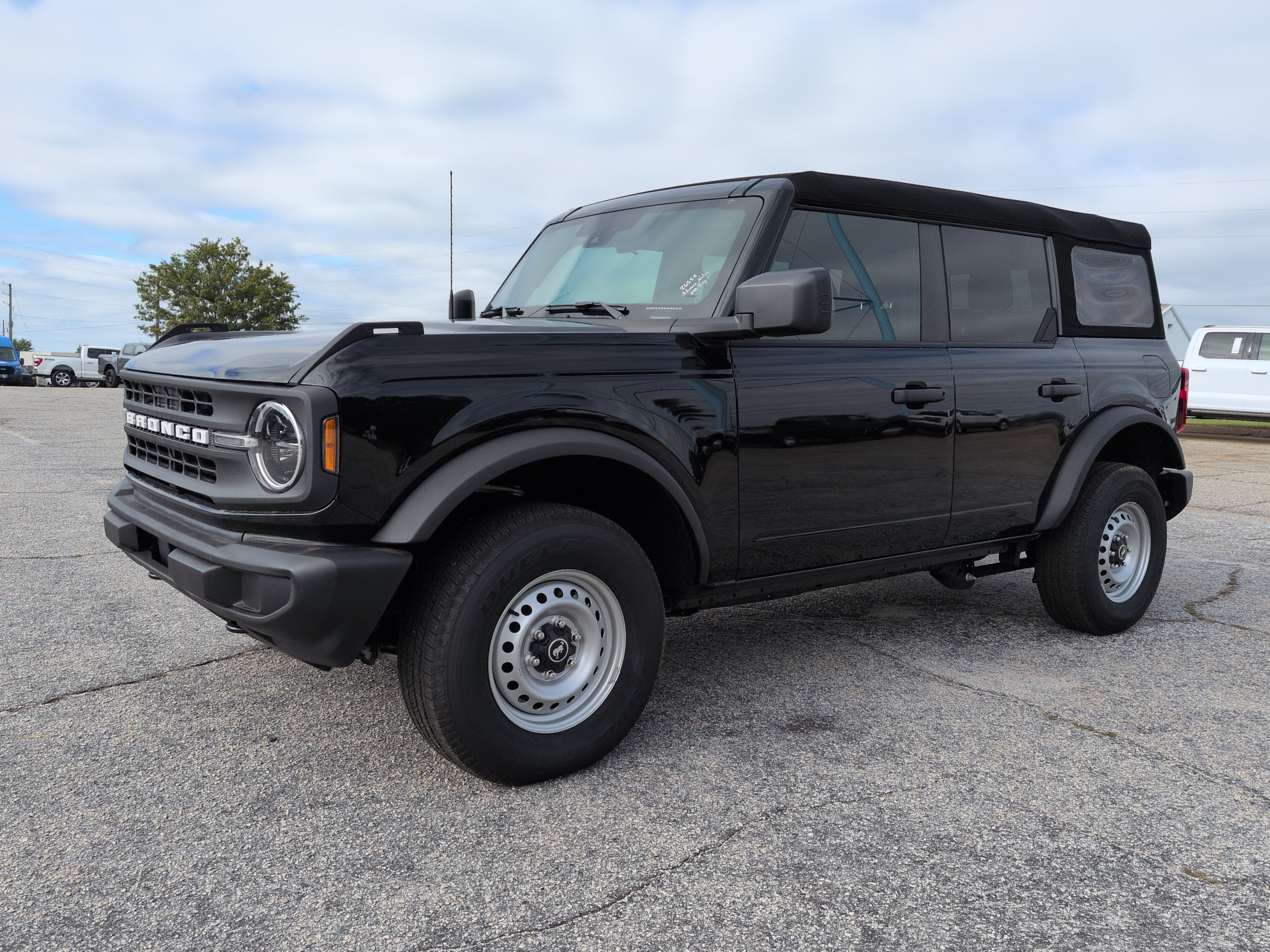 Used 2025 Ford Bronco 4-Door AWD/4WD image 6