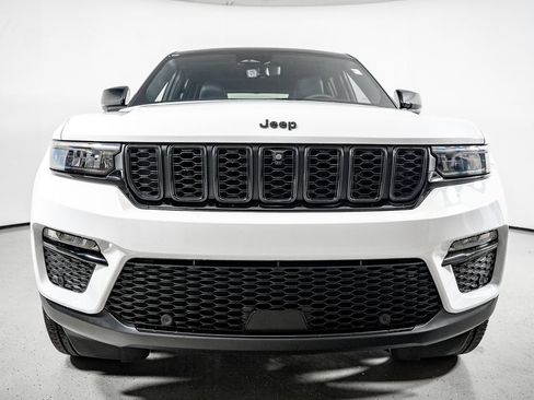 Used 2025 Jeep Grand Cherokee Limited w/ Luxury Tech Group II RWD image 20