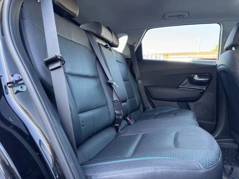 Used 2022 Kia Niro EX Premium w/ Cold Weather Package FWD image 16
