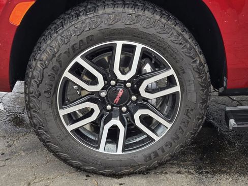 Used 2024 GMC Yukon XL AT4 w/ Technology Package image 6