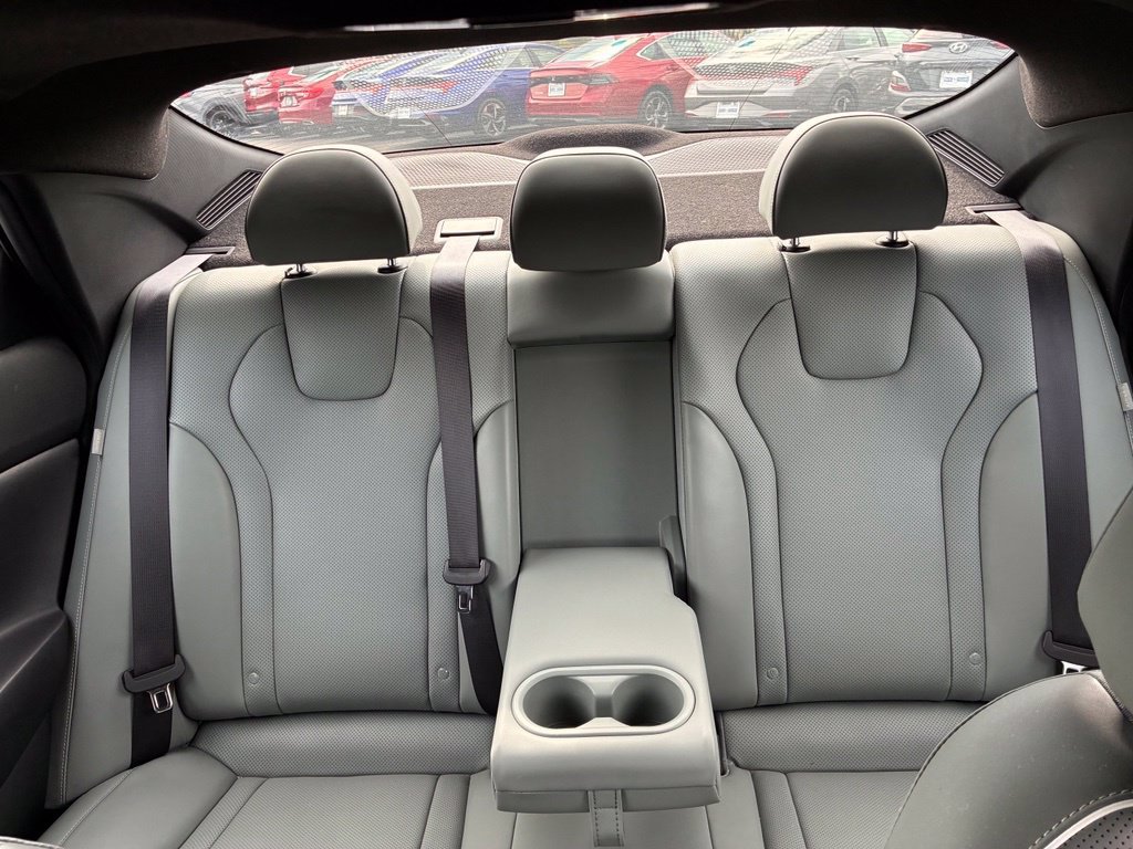 Used 2025 Hyundai Elantra Limited w/ Cargo Package FWD image 17