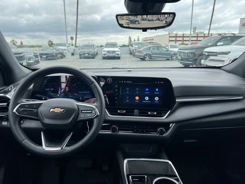 Used 2025 Chevrolet Equinox LT w/ Safety and Technology Package FWD image 12
