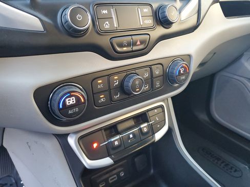 Used 2022 GMC Terrain SLT image 24