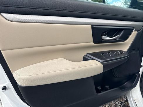 Used 2017 Honda CR-V LX image 7