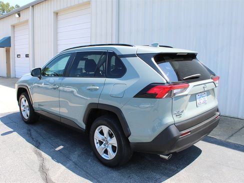 Used 2020 Toyota RAV4 XLE FWD image 4