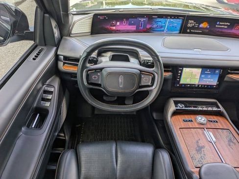 Used 2025 Lincoln Navigator Black Label AWD/4WD image 16