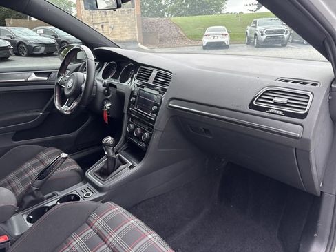 Used 2018 Volkswagen Golf 4-Door FWD image 23